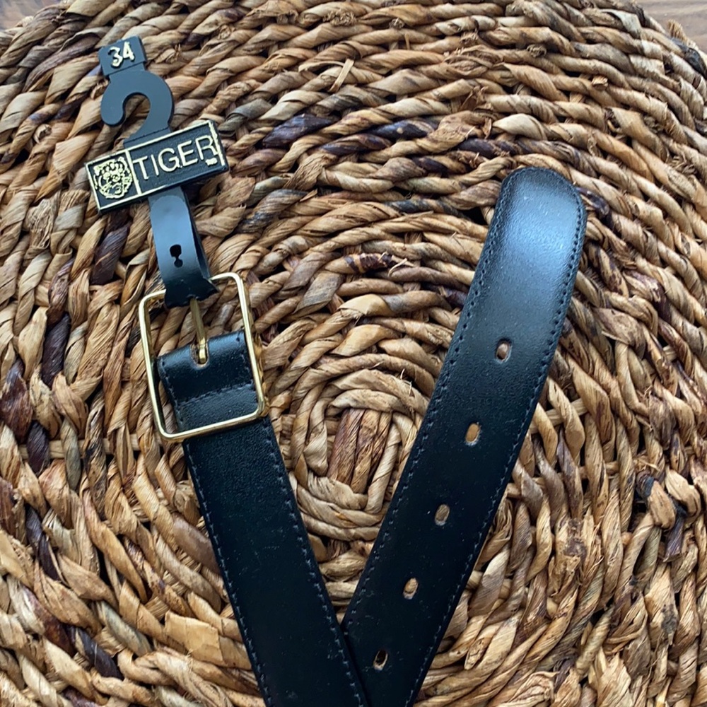 NWT Women’s vintage Tiger leather belt black gold 34” gold buckle pebble retro